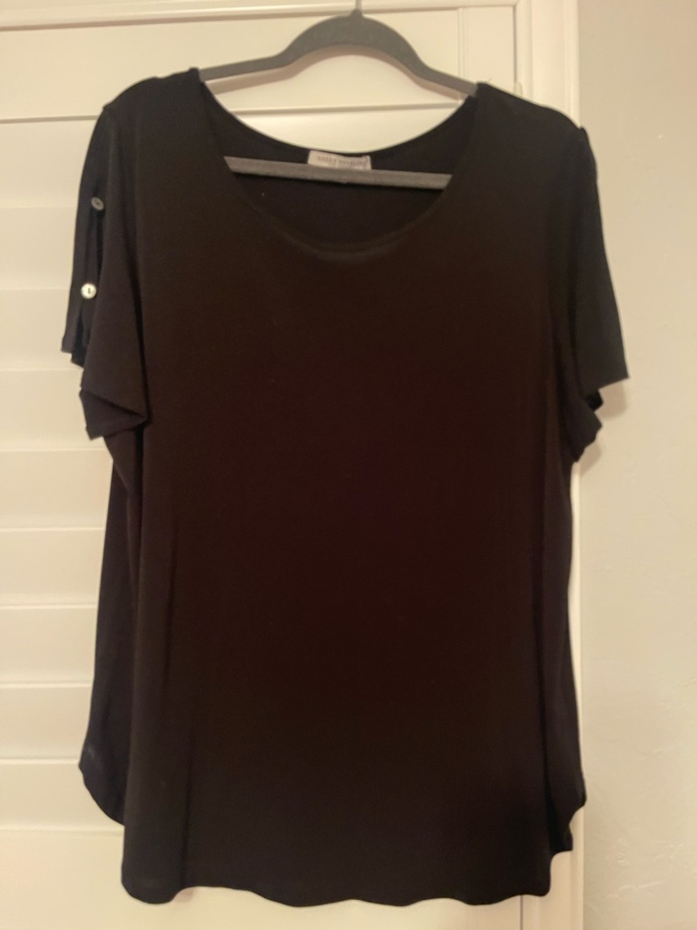 Green Envelope Black Short Sleeve Scoop Neck Top